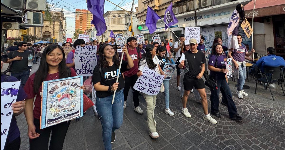 En Jujuy tambieacuten marcharon en defensa de la educacioacuten puacuteblica
