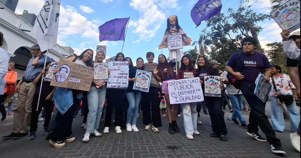En Jujuy tambieacuten marcharon en defensa de la educacioacuten puacuteblica