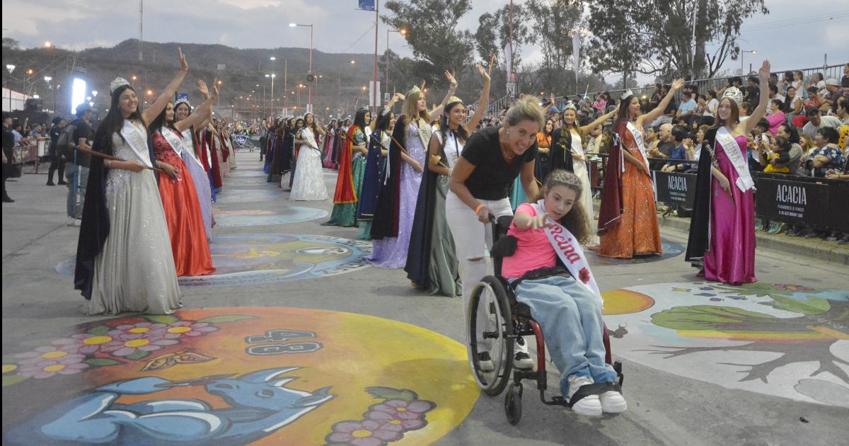 El desfile Bienvenida Primavera fue color alegriacutea e inclusioacuten 