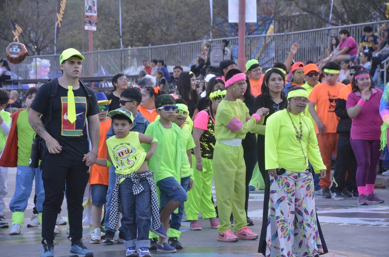 El desfile Bienvenida Primavera fue color alegriacutea e inclusioacuten 