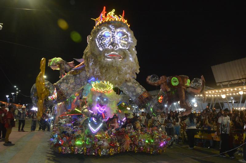 Comenzaron los desfiles de carrozas y carruajes en Ciudad Cultural
