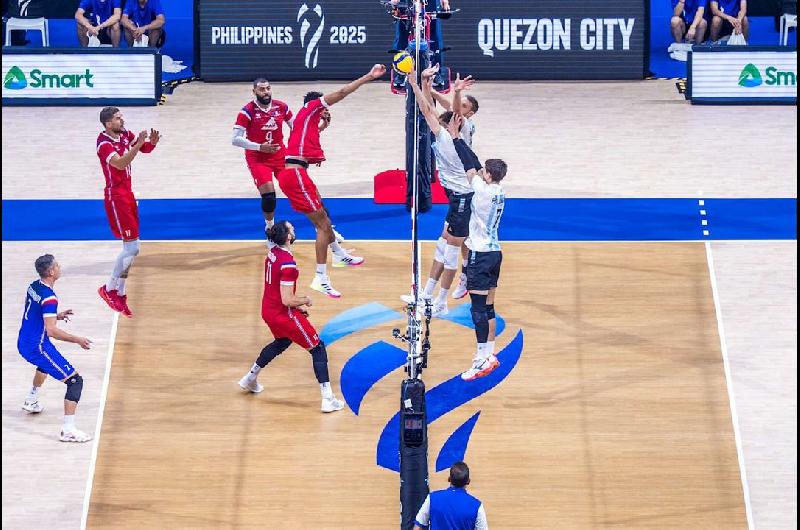 Argentina le ganoacute un partido duriacutesimo a Francia y se metioacute en los octavos de final del Mundial de Voacuteley