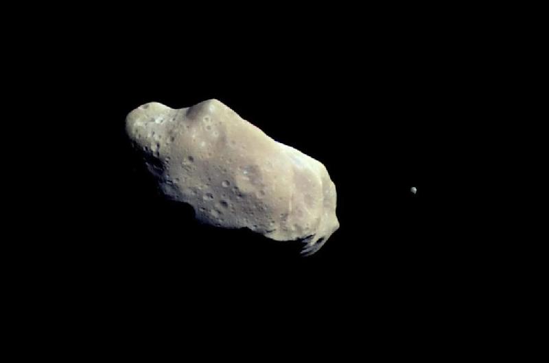Uno de los asteroides maacutes grandes pasoacute cerca de la Tierra en 2025