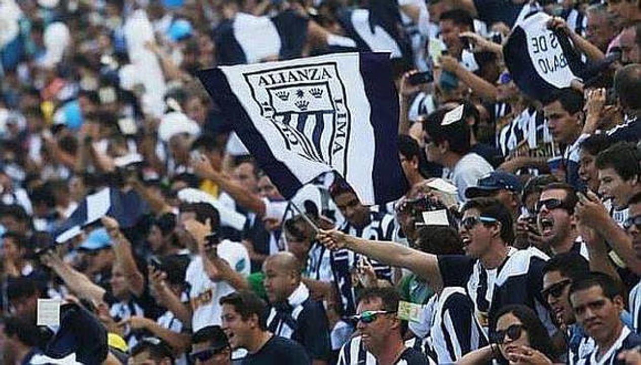 La poleacutemica bandera de Alianza Lima antes de los cuartos