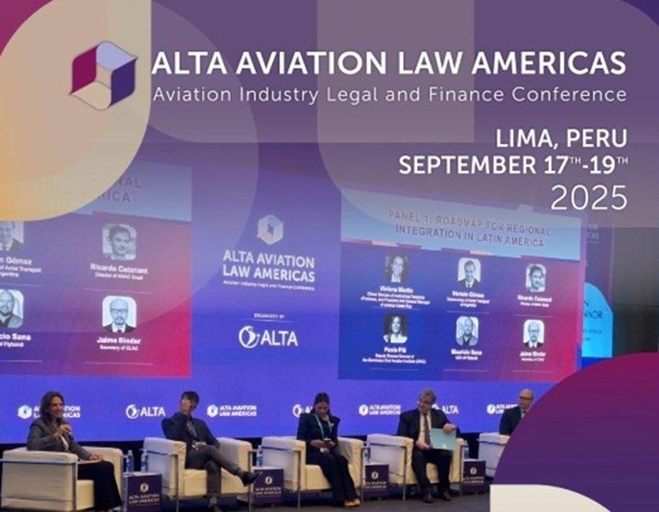 Debaten en Lima sobre los desafiacuteos legales del futuro en la aviacioacuten comercial