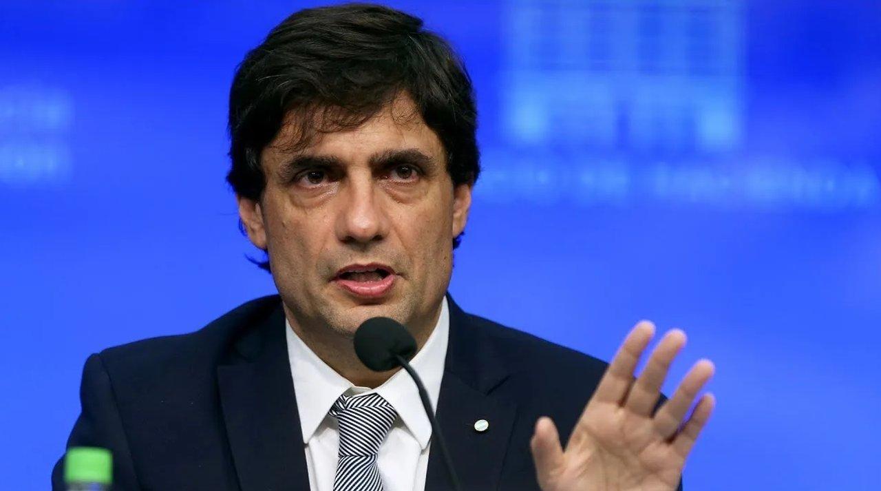 Lacunza advirtioacute sobre la turbulencia cambiaria- ldquoHoy la economiacutea es maacutes atajar penales que hacer golesrdquo