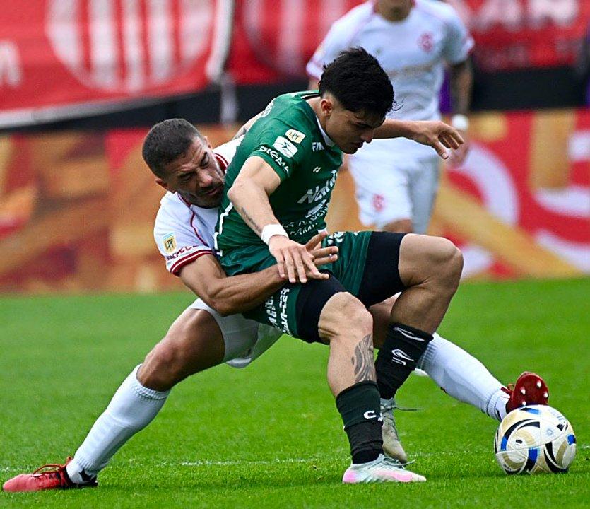 Sarmiento superoacute por la miacutenima a Barracas Central por el Torneo Clausura