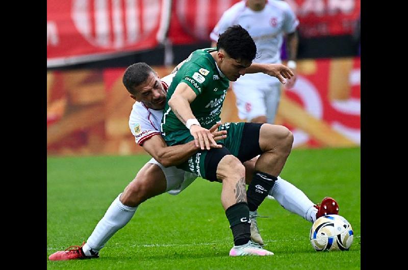 Sarmiento superoacute por la miacutenima a Barracas Central por el Torneo Clausura