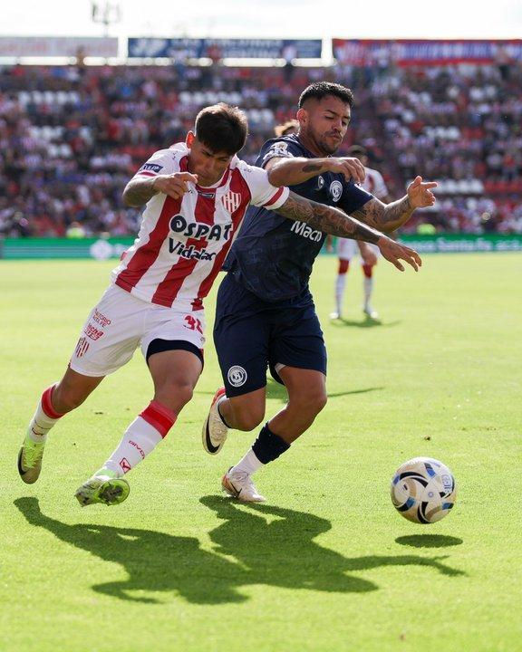 Unioacuten de Santa Fe empatoacute con Independiente Rivadavia de Mendoza y es liacuteder del Grupo A del Torneo Clausura