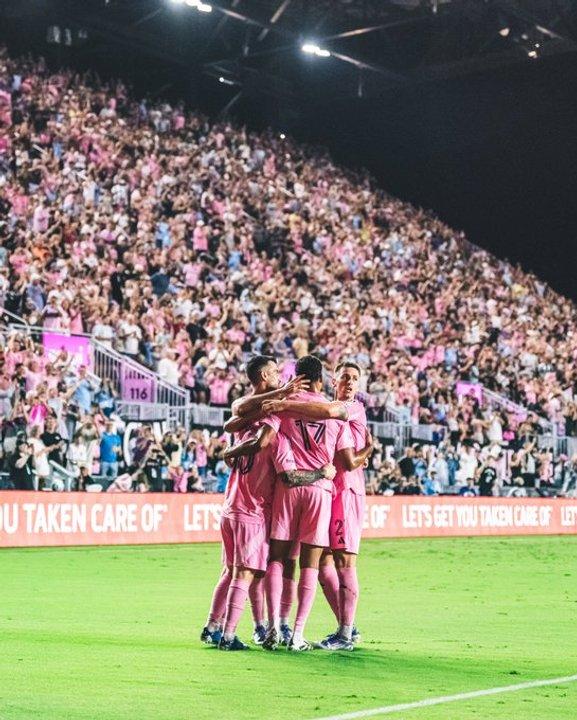 Messi brilloacute con un doblete y acercoacute a Inter Miami a los Playoffs de la MLS