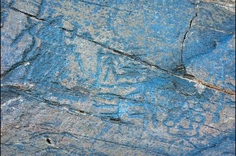 China- descubrieron una piedra grabada de 2200 antildeos de antiguumledad