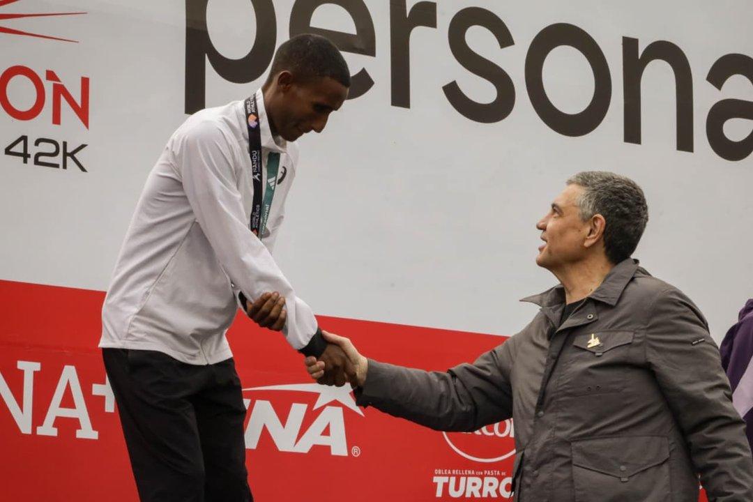 Maratoacuten de Buenos Aires 2025- el etiacuteope Habtamu Birlew Denekew ganoacute la prueba