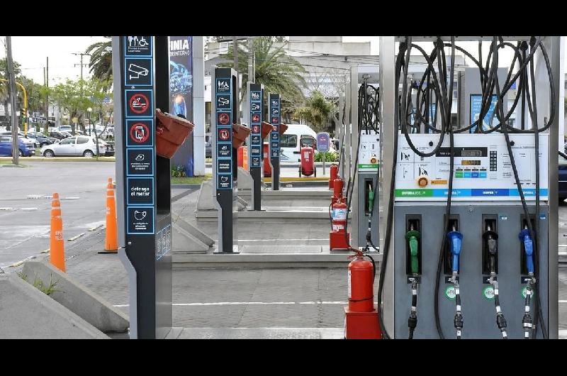 A contramano- por queacute no baja el precio del combustible en Argentina al ritmo del crudo mundial