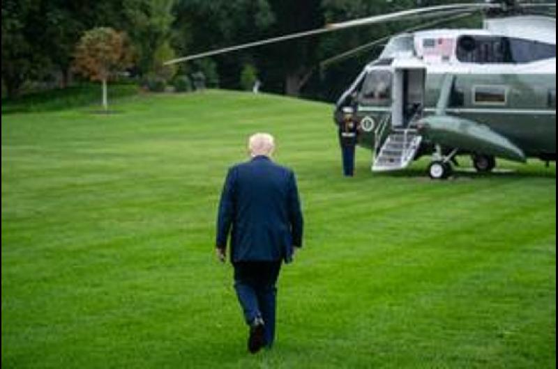 Cayoacute levemente el iacutendice de aprobacioacuten a Trump