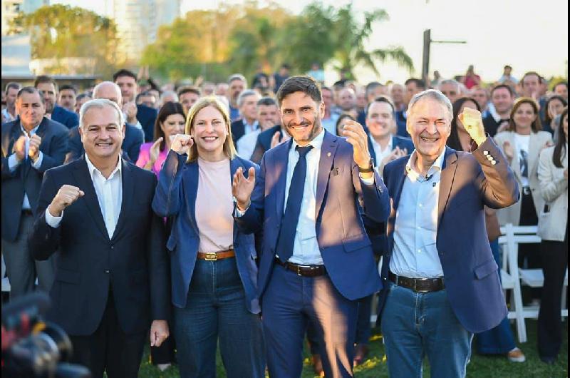 Schiaretti y Pullaro lanzaron la campantildea de Provincias Unidas- ldquoCoacuterdoba y Santa Fe son provincias mellizasrdquo