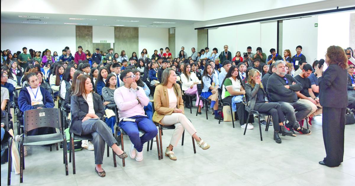 Estudiantes del paiacutes compartieron en Jujuy suentildeos y proyectos para construir su futuro