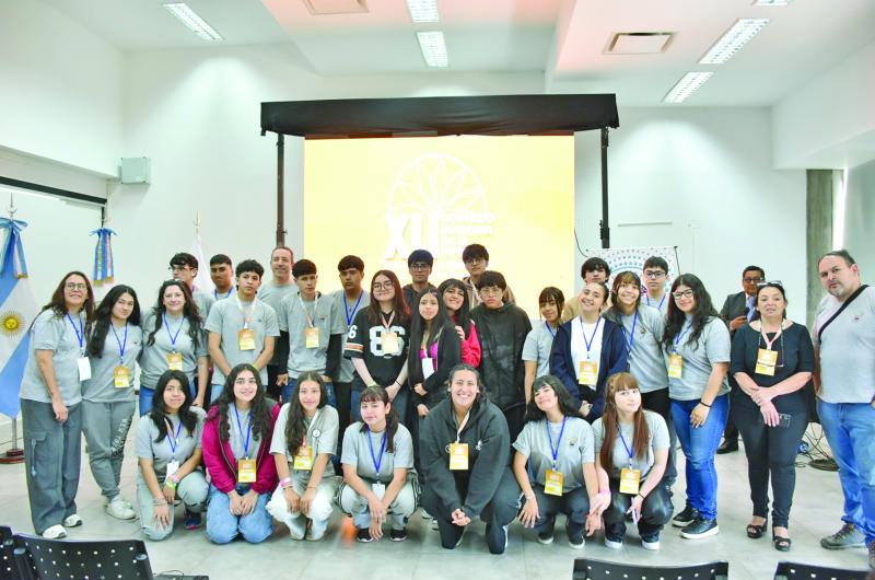 Estudiantes del paiacutes compartieron en Jujuy suentildeos y proyectos para construir su futuro