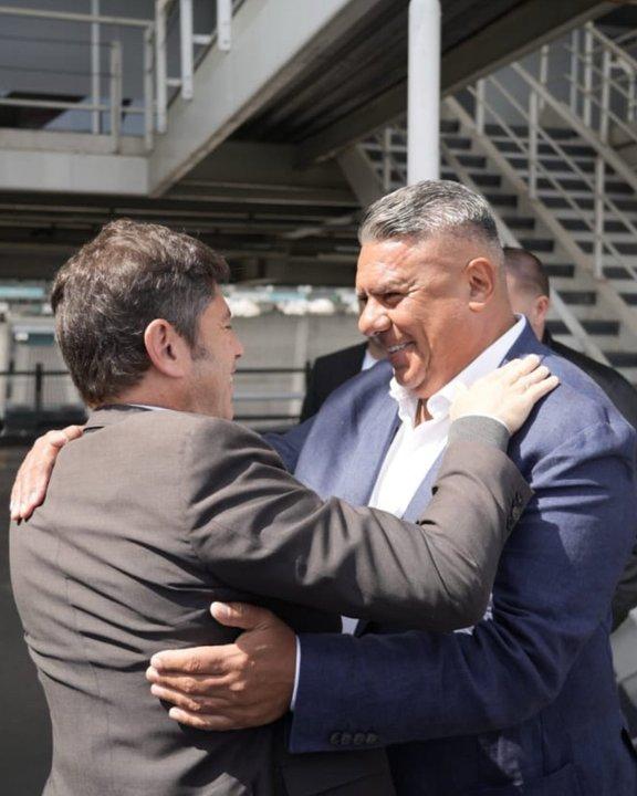 Chiqui Tapia respaldoacute a Kicillof- ldquoVamos a seguir trabajando en proyectos que unan el fuacutetbolrdquo