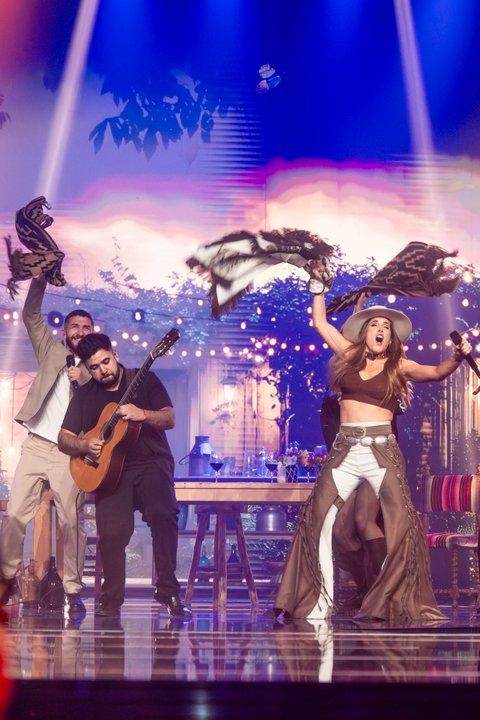 Soledad Pastorutti le ensentildeoacute a Nico Occhiato su mayor destreza- coacutemo revolear un poncho