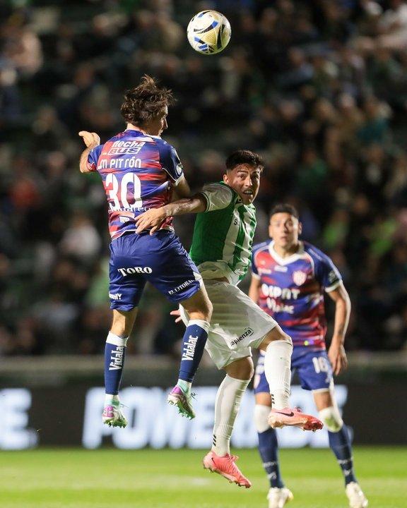 Unioacuten empatoacute sin goles con Banfield y sigue liderando la zona A del Torneo Clausura 2025