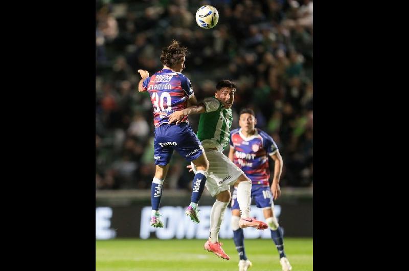 Unioacuten empatoacute sin goles con Banfield y sigue liderando la zona A del Torneo Clausura 2025