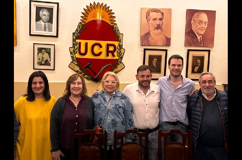 Carrioacute se sumoacute a la campantildea en Buenos Aires con un fuerte mensaje opositor