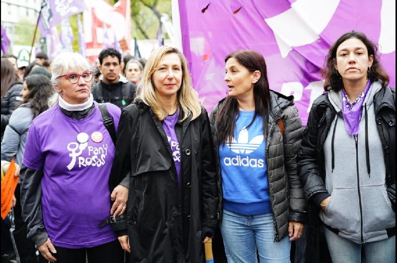 Bregman en la marcha por el triple femicidio- ldquoLa uacutenica forma de defender nuestros derechos es peleandordquo