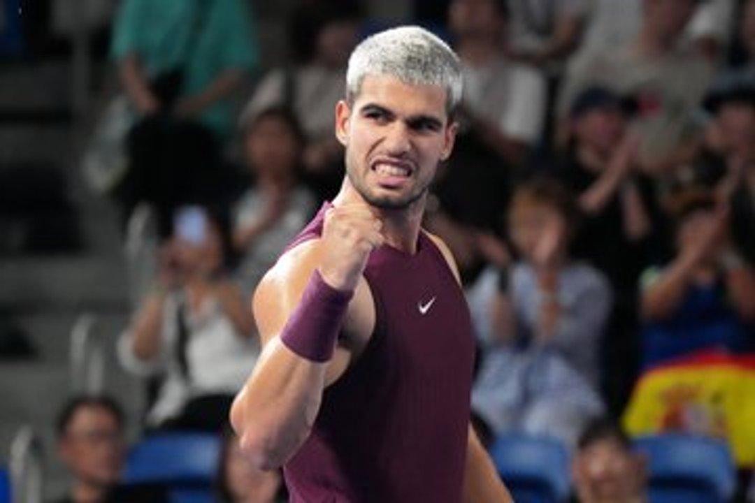 Carlos Alcaraz sigue a paso firme en el ATP de Tokio