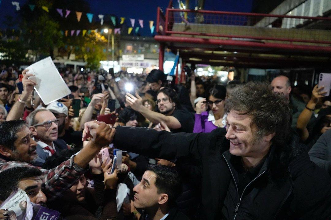 En plena campantildea electoral Javier Milei recorreraacute maacutes de diez provincias e iniciaraacute por Tierra del Fuego