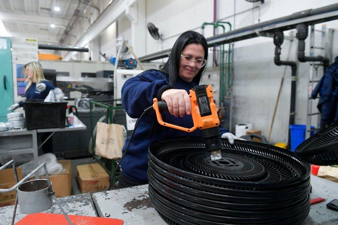 Afirman que la economiacutea tuvo un rebote en agosto pero preveacuten un escenario ldquodesafianterdquo hacia adelante