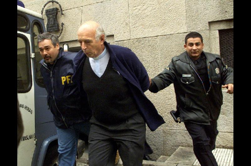El Servicio Penitenciario apoyoacute el pedido de salida de Von Wernich el cura que participoacute en la dictadura 