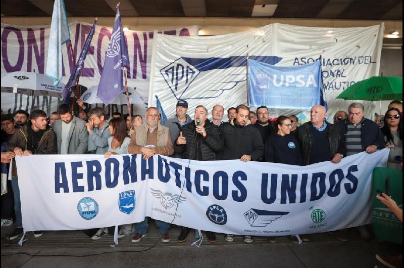 Realizan este lunes asambleas en 21 aeropuertos y podriacutea haber demoras en los vuelos