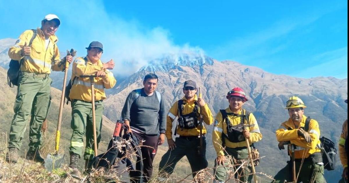 Brigadistas jujentildeos controlaron el incendio en Cerro Azul a maacutes de 3700 msnm