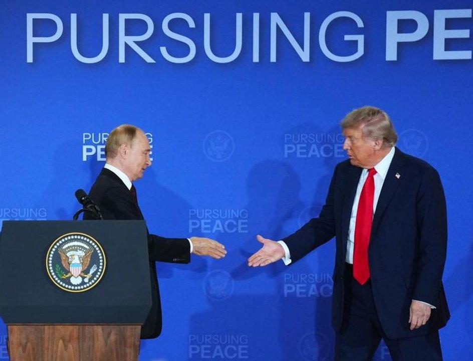 Putin invita Trump a una reunioacuten en Moscuacute