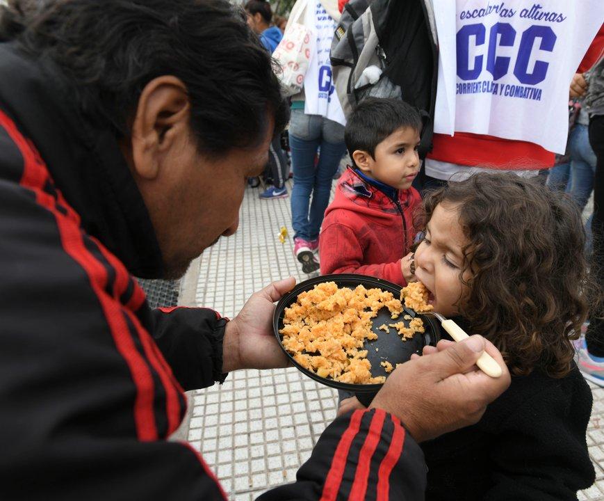Organizaciones realizaraacuten una olla popular para reclamar la Ley de Salario Social y alimentos en comedores
