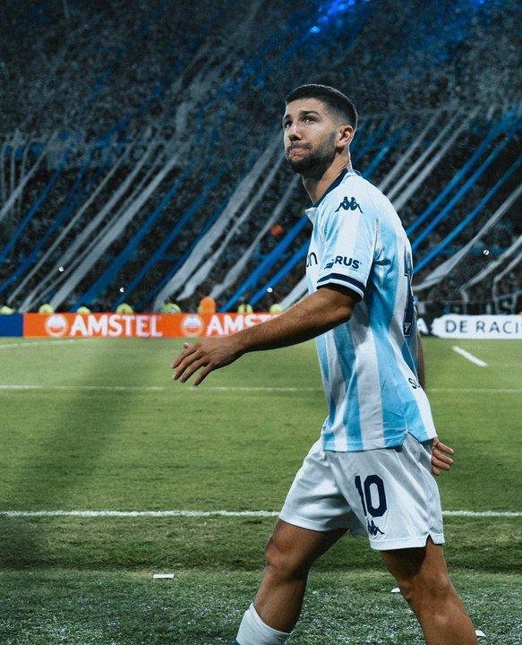 Racing no ejecutoacute la claacuteusula de extensioacuten de Luciano Vietto