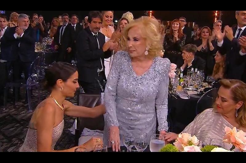 Emocioacuten absoluta- Mirtha Legrand recibioacute el Martiacuten Fierro leyenda