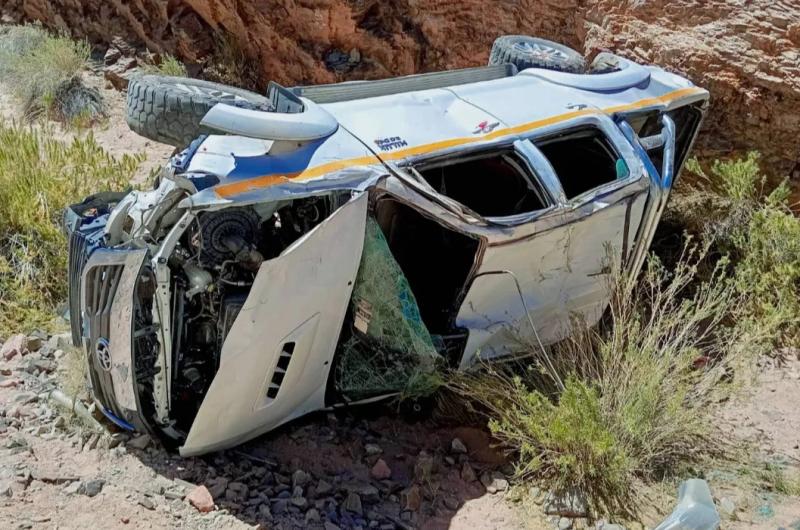 Una camioneta desbarrancoacute 60 metros en la Ruta 52 y dejoacute a un hombre en grave estado