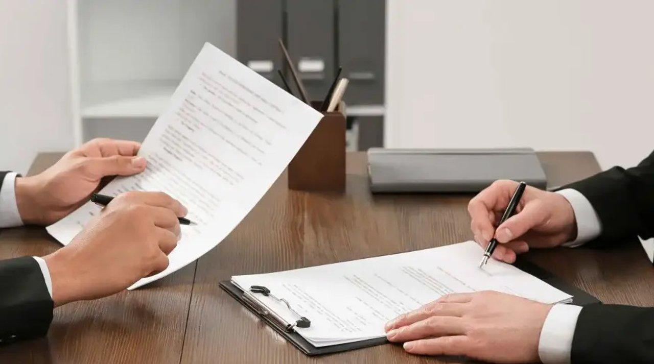 El secundario completo ya no alcanza para conseguir trabajo- soacutelo un 10-en-porciento- accede a empleos profesionales 