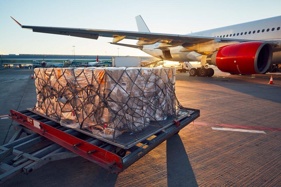 Aeroliacuteneas latinoamericanas aumentaron el transporte de carga aeacuterea 21-en-porciento- en agosto