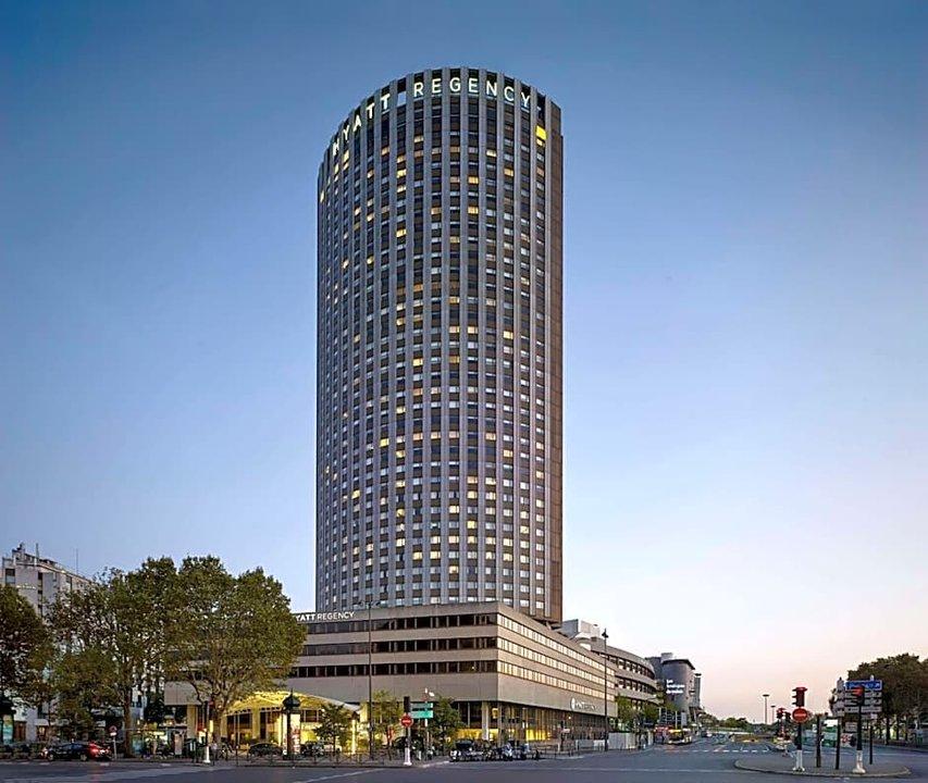 El embajador de Sudaacutefrica en Francia fue encontrado muerto en la puerta de un hotel de Pariacutes