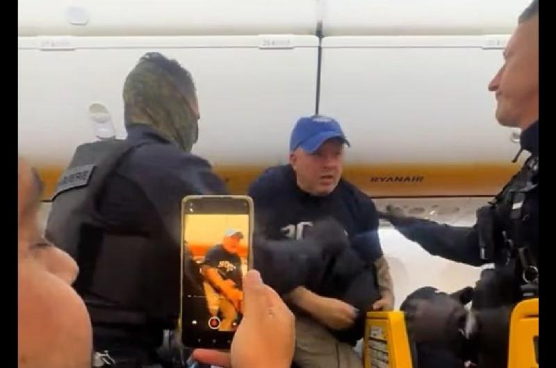Aterrizaje de emergencia en Toulouse- una despedida de soltero complicoacute un vuelo comercial 