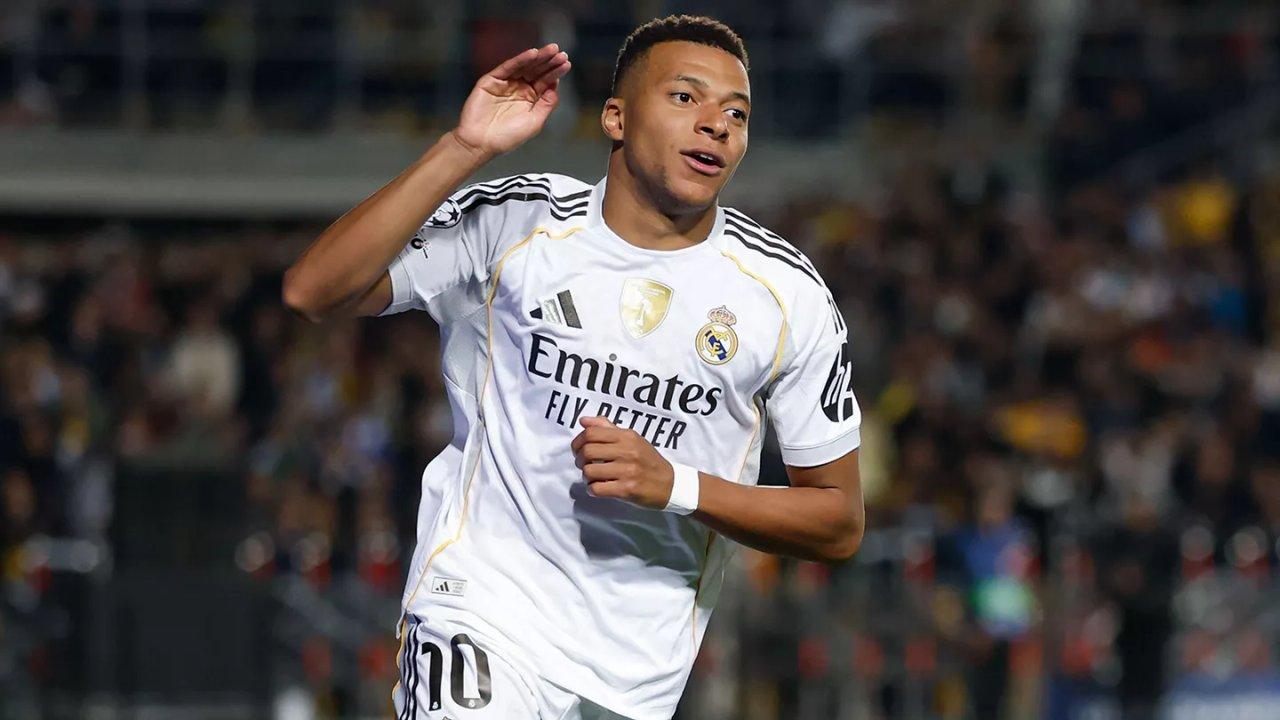 Con un triplete de Mbappeacute Real Madrid goleoacute al Kairat por la Champions League