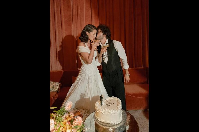 Selena Gomez mostroacute fotos ineacuteditas de su boda con un detalle que molestariacutea a su ex Justin Bieber