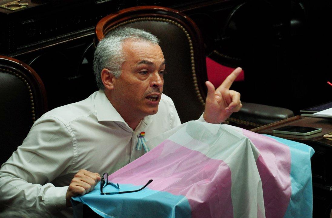 ldquoNarco Airlinesrdquo la remera con la que volvioacute a sorprender el diputado Pauloacuten para dejar en ridiacuteculo a Espert