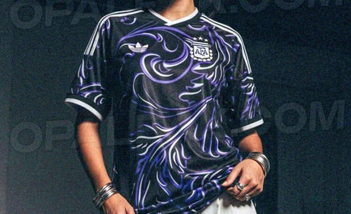 La poleacutemica camiseta que usariacutea la Seleccioacuten argentina en el Mundial 2026
