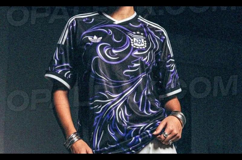La poleacutemica camiseta que usariacutea la Seleccioacuten argentina en el Mundial 2026