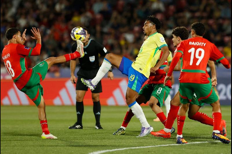 Marruecos ganoacute aseguroacute su clasificacioacuten y complicoacute a Brasil en el Mundial Sub 20