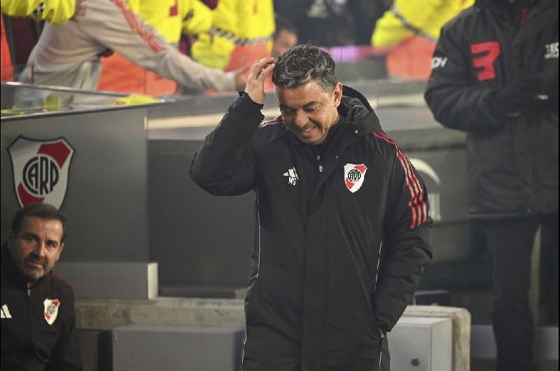 Malas noticias para River- Conmebol le abrioacute un expediente a Enzo Peacuterez y Gonzalo Montiel