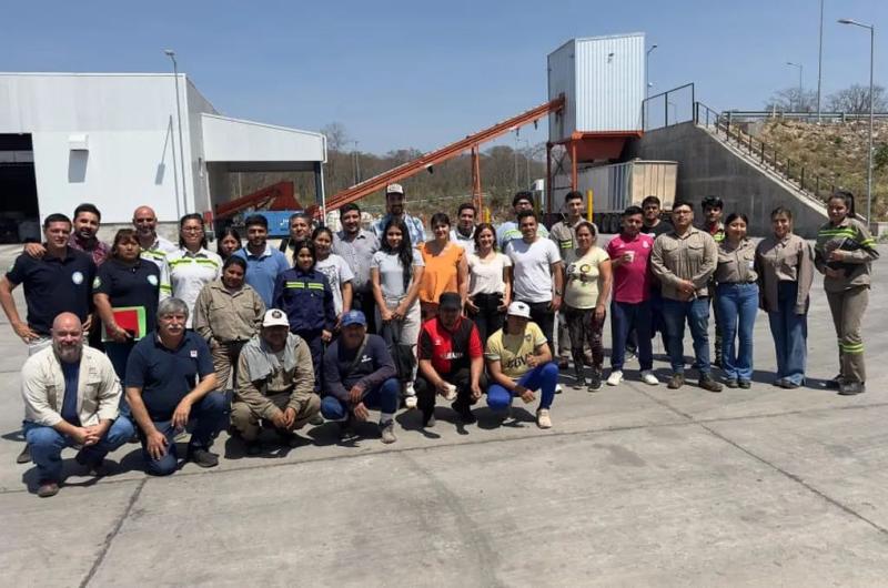 Alianzas entre sector puacuteblico y privado para mejorar la gestioacuten de residuos en las yungas